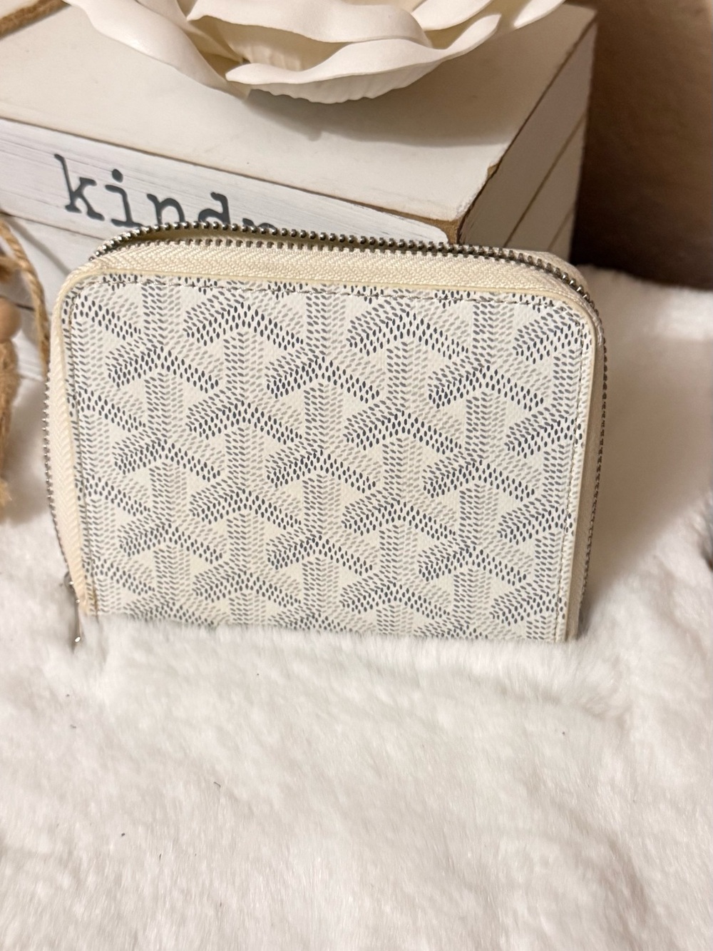 Goyard Cream and White Zip Around Wallet - Picture 3 of 7